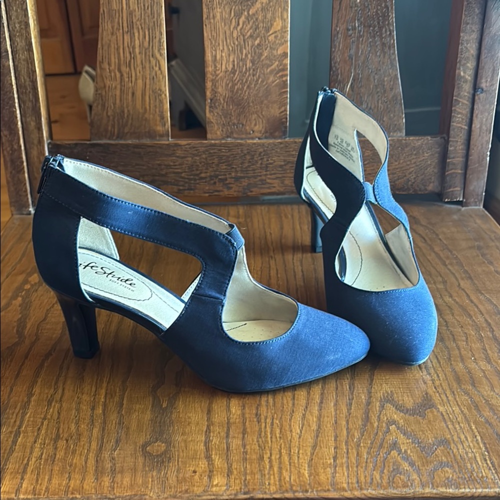 Life Stride Women's navy blue Heels